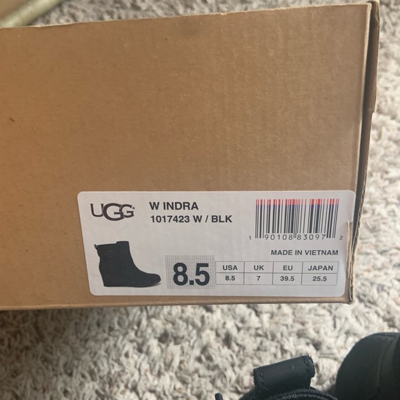 UGG Indra boot black size 8.5 - Picture 7 of 10